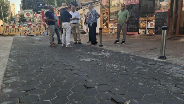 Benidorm renueva el pavimento de la calle Juan Rodr&iacute;guez que se encontraba muy deteriorado por el paso de veh&iacute;culos pesados 