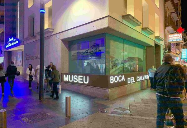 Nueva estructura retroiluminada led en la fachada del Museo Boca del Calvari