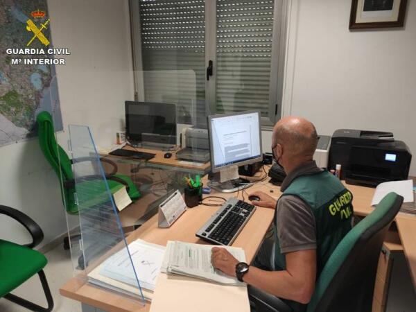 La Guardia Civil detiene a un comisionista de frutas y verduras por diversas estafas en la Vega Baja del Segura 