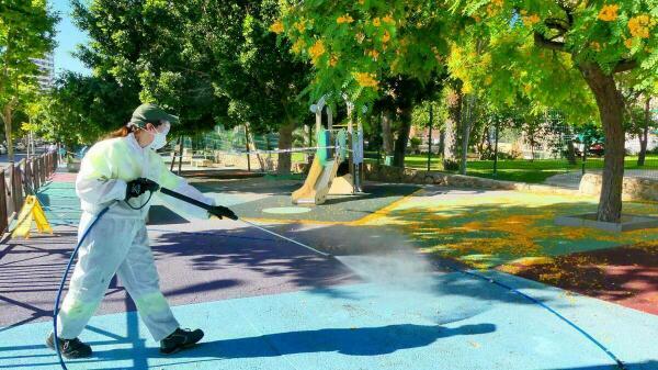 Benidorm reabre los parques infantiles.