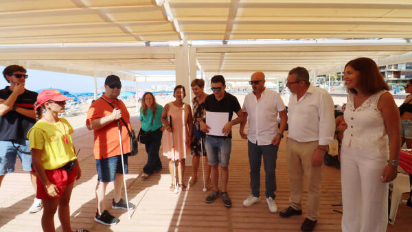 Benidorm incorpora a sus playas los códigos NaviLens para informar del estado del mar a personas invidentes