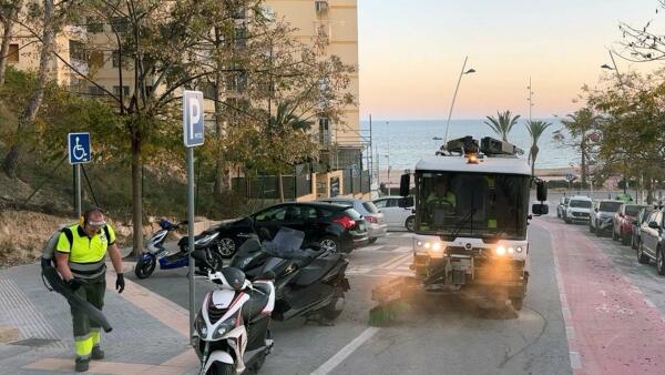 Benidorm refuerza el dispositivo de limpieza viaria y recogida de residuos con 48 operarios más de cara a Semana Santa