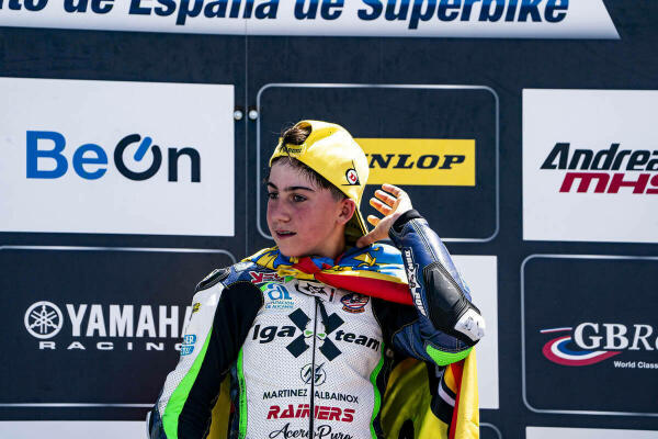 Enzo Zaragoza mantiene el liderato en el Campeonato de España de Moto4 con una victoria en Valencia  