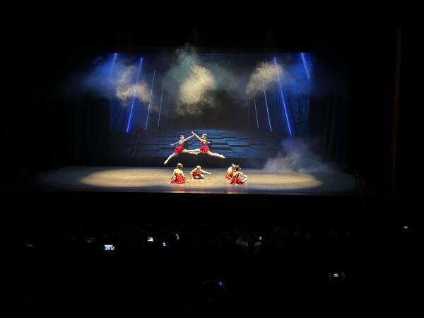 Las escuelas de Ball Modern y Danzas+ finalizaron curso con su actuación en l’Auditori