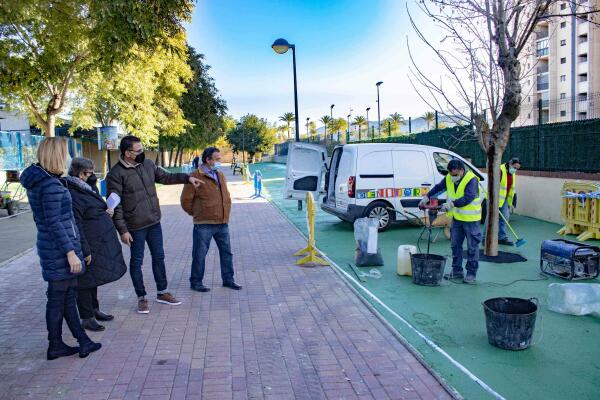 Els Tolls amplia la zona de juegos frente al complejo escolar y la accesibilidad