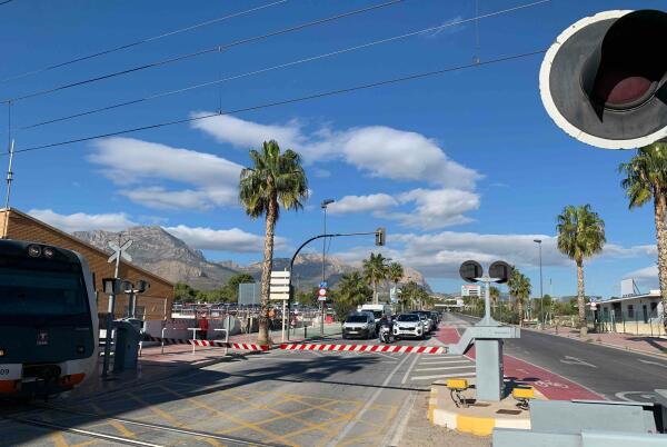 Adjuntamos nota de prensa e imagen de la Concejalía de Espacio Público  Benidorm adopta tecnología LED para las nuevas luminarias del tramo alto de Beniardá 