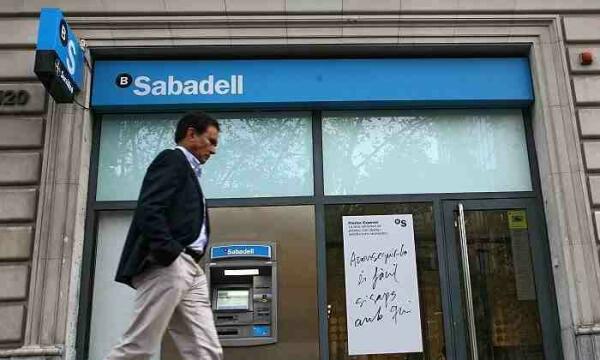 Sabadell, abocado a integrarse tras quedar a la cola en cr&eacute;dito y dep&oacute;sitos