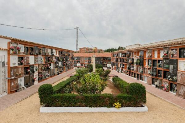 L’Alfàs acomete la puesta a punto del cementerio municipal y amplía el horario de visitas por Todos los Santos 