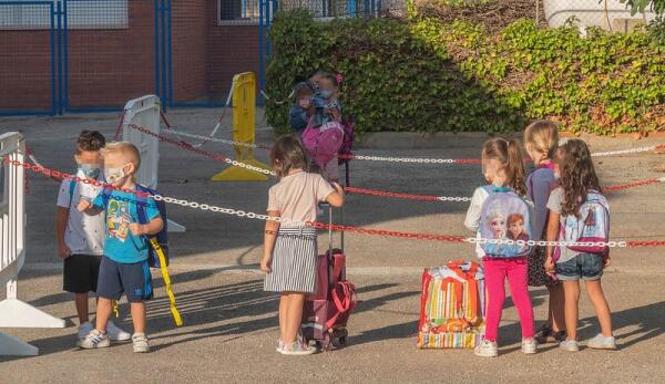 Educación organiza una charla informativa para familias que van a escolarizar por primera vez a sus hijos  