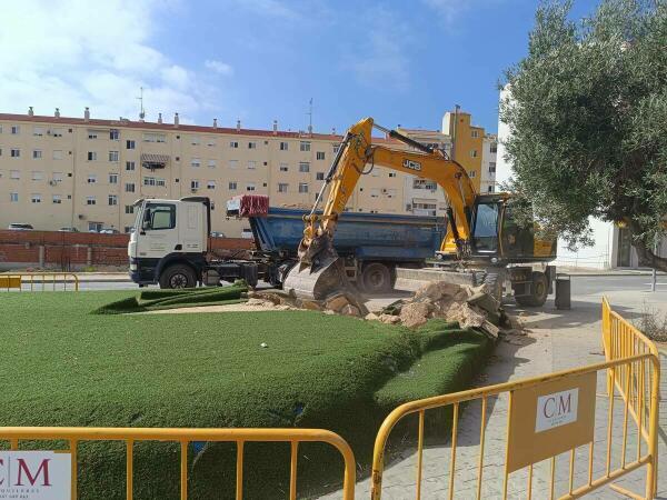 El Ayuntamiento de Villajoyosa renueva el parque de la avenida Presidente Adolfo Suárez