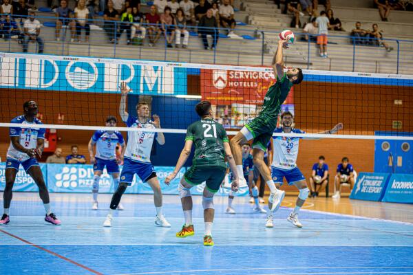 El Servigroup Benidorm cae ante Unicaja en un ajustado estreno en el Palau (1-3)