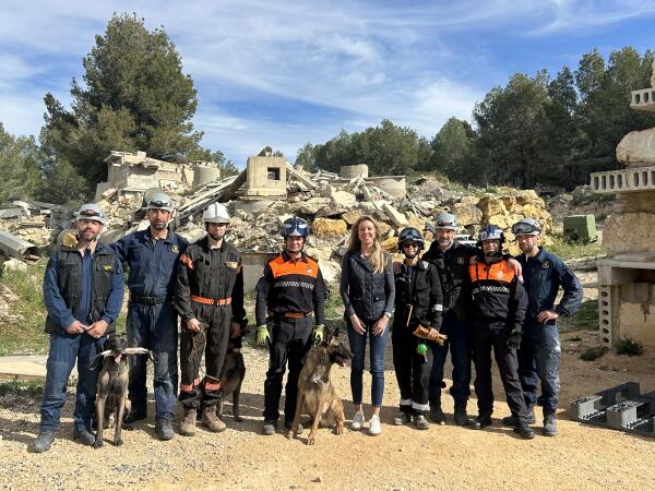 Unidades caninas de Bomberos, Protecci&oacute;n Civil y Mossos d&rsquo;Esquadra entrenan en La Nuc&iacute;a