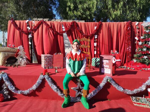 Hoy en el Centro Social Pinar de Garaita &ldquo;Elfo y el Payaso de la Navidad&rdquo; 