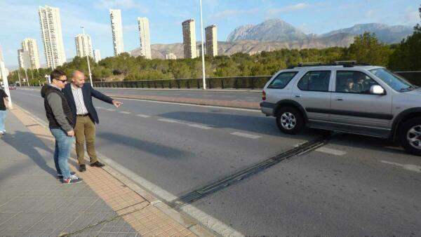 Benidorm sustituye las juntas de dilatación del puente sobre el barranco de Xixo para terminar con las molestias a los vecinos 