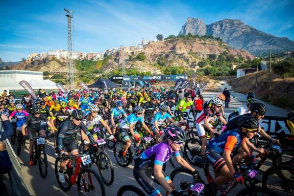 Finestrat acoge la “Costa Blanca Bike Race” carrera internacional con los mejores ciclistas del mundo