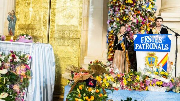 Benidorm ofrenda a la Mare de Déu del Sofratge