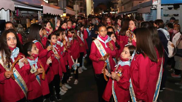 Las Reinas Paula Pérez y Sofía Fuster encienden las Festes Majors Patronals de Benidorm 