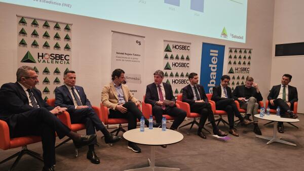 El Alcalde Marcos Zaragoza presenta el modelo de ciudad turística de Villajoyosa ante inversores hoteleros en el I Investor Day organizado por Hosbec