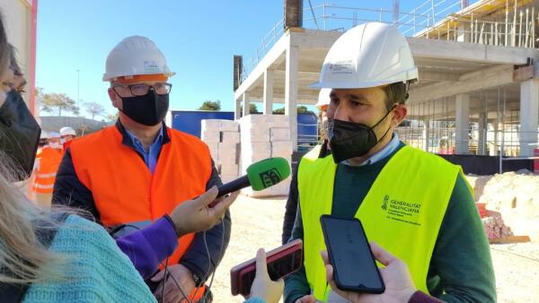 El conseller de Educación visita las obras de los colegios de la Vila