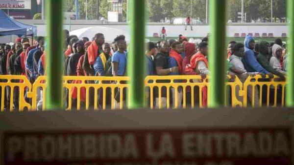 Juncker llama a S&aacute;nchez y se compromete a desbloquear 55 millones para el desaf&iacute;o migratorio 