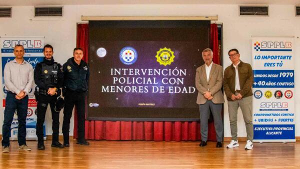 La Polic&iacute;a Local de Benidorm analiza c&oacute;mo actuar ante situaciones que impliquen a menores