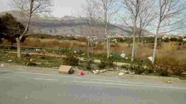 Altea &middot; Comercio y Medio Ambiente refuerzan las acciones de limpieza de los residuos generados por los mercadillos