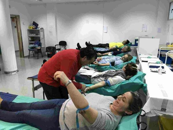 La Nuc&iacute;a &middot; Ayer 26 personas donaron sangre en el Centre de Salut  