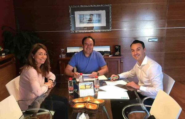 Convenio de colaboración entre el Ayuntamiento y hoteles de La Cala de Finestrat para fomentar la inserción laboral de jóvenes y parados de larga duración 