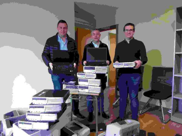 El Ayuntamiento de La Nuc&iacute;a dona material inform&aacute;tico al Instituto de La Nuc&iacute;a para su reutilizaci&oacute;n educativa