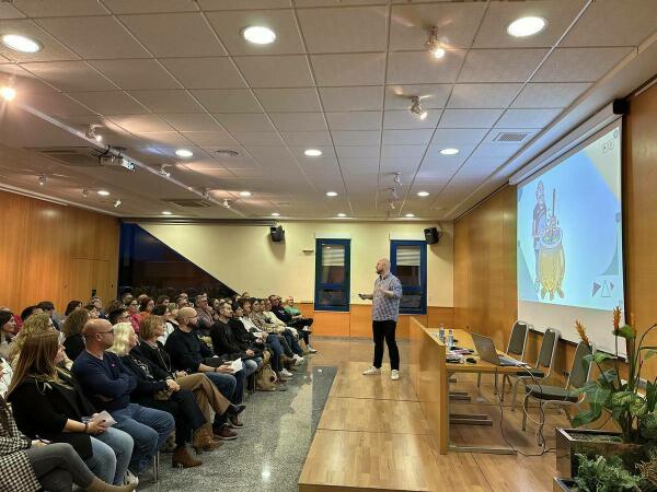 Gran éxito de Antonio Chamorro en su charla en la “III Escuela de Familias”