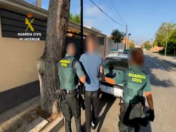 La Guardia Civil de Alicante detiene en Murcia a un joven que asaltaba viviendas mientras sus propietarios se encontraban durmiendo