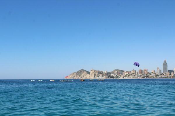 Benidorm saca a licitación las actividades lúdicas de sus playas