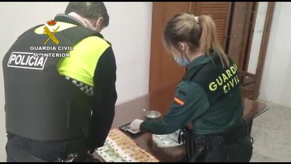 La Guardia Civil junto a la Policía Local, hallan 100 gramos de cocaína en un vehículo realizando un control en Muchamiel