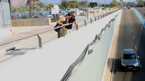 Benidorm inicia esta madrugada la retirada del cableado interior del paso subterráneo de la avenida Beniardá