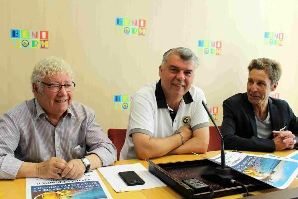 La primera l&iacute;nea de Poniente acoge la II Fiesta de la Cerveza y la Tapa organizada por hosteleros y vecinos  