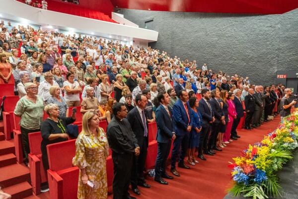 Villajoyosa entrega los Premis Nou d’Octubre para conmemorar el Día de la Comunidad Valenciana 