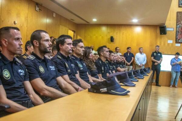 15 policías locales de Benidorm toman posesión de su cargo como agentes e inspectores 