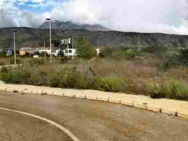 Finestrat recuperar&aacute; dos parcelas dotacionales entre la Cala y el Bulevar y consensuar&aacute; su uso con los vecinos 