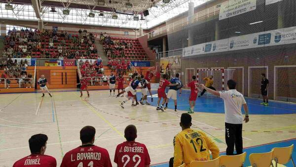Laboriosa victoria Balonmano Benidorm frente al correoso Alcobendas