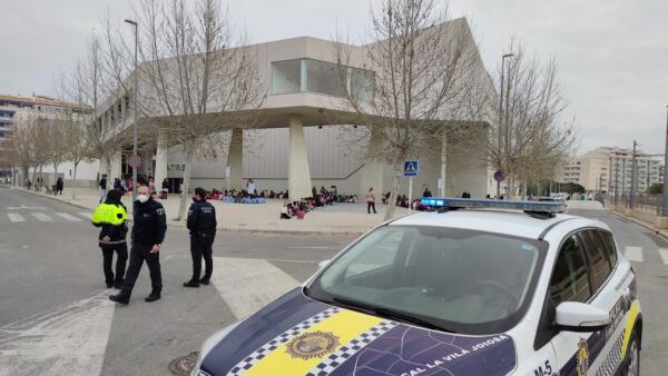 Un posible escape de gas obliga a desalojar el colegio de infantil y primaria Dr. Álvaro  Esquerdo de la Vila