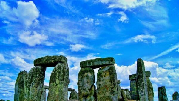 Encuentran una red de pozos debajo de Stonehenge