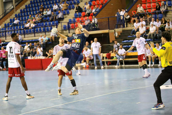 EL PIVOTE DANIIL ZHUKOV CONTINUARA EN EL TM BENIDORM