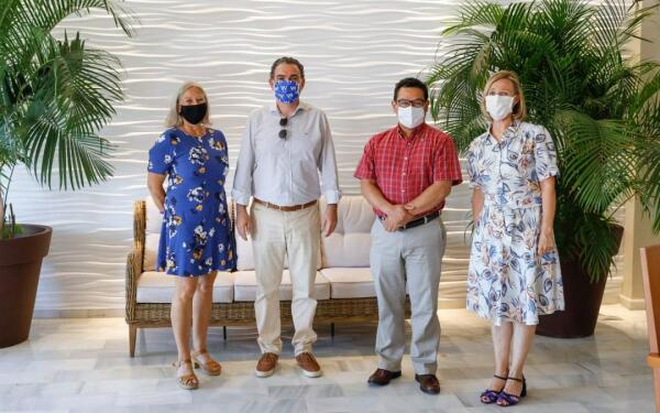 El alcalde de l&rsquo;Alf&agrave;s felicita al nuevo presidente del Rotary Club Internacional de l&rsquo;Alf&agrave;s del Pi.