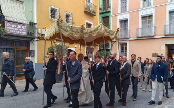 Villajoyosa celebra la festividad de Sant Vicent Ferrer con la procesi&oacute;n &ldquo;dels combregats&rdquo;