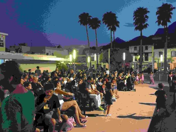 La Nuc&iacute;a &middot; M&aacute;s de 400 personas en la primera proyecci&oacute;n del Cine Estival Familiar