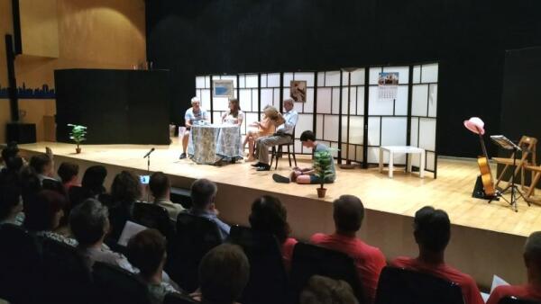 Teatro para concienciar sobre el cáncer de mama en Benidorm 