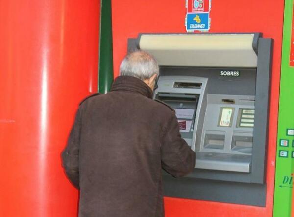 Adiós a los cajeros automáticos en España: Así sacaremos dinero a partir de ahora