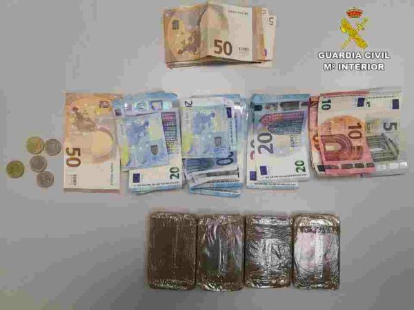 La Guardia Civil detiene a un matrimonio que, presuntamente, vend&iacute;a droga en presencia de su hijo de 3 a&ntilde;os. 