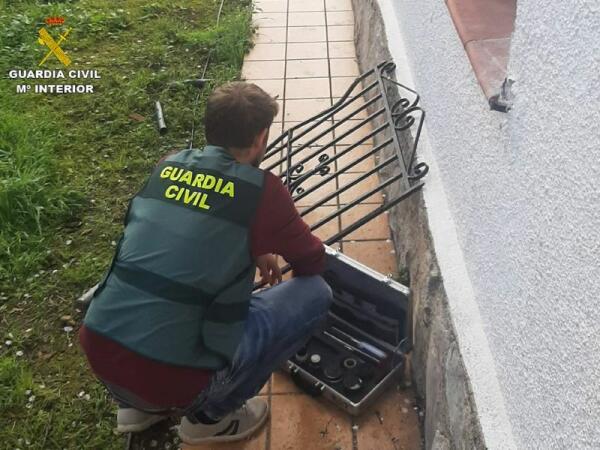 La Guardia Civil esclarece una oleada de robos en viviendas de la Marina Alta