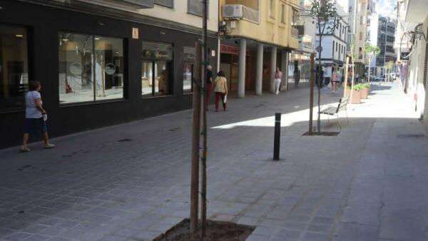 Benidorm mejora la imagen de la calle La Garita e implanta la prioridad peatonal en toda la vía 